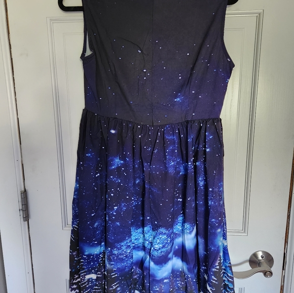 NWT Christmas Print Dress - Picture 4 of 4